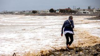 Καιρός: «Βουτιά» του υδράργυρου, θυελλώδεις άνεμοι, βροχές και καταιγίδες