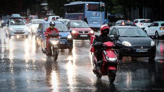 Κακοκαιρία στην Αττική: Πλημμυρισμένοι δρόμοι και διακοπή κυκλοφορίας στη παλαιά Αθηνών-Κορίνθου