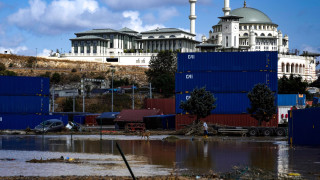 Κωνσταντινούπολη: Γυναίκα παρασύρθηκε από ορμητικά νερά - Δείτε βίντεο
