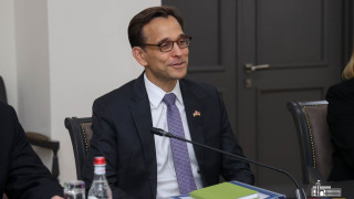 Ο Τζόσουα Χακ νέος Πρέσβης των ΗΠΑ στην Ελλάδα μετά την αποπομπή της Kίμπερλι Γκίλφοϊλ