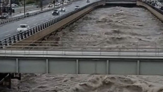 «Φούσκωσε» επικίνδυνα ο Κηφισός: Στο έλεος της κακοκαιρίας η Αττική - Συναγερμός στις Αρχές
