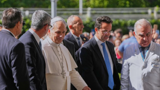 Ομαλά εξελίσσεται η μετεγχειρητική πορεία του Πάπα - Η ανακοίνωση του Βατικανού