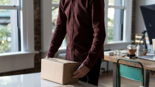 Αλλάζει ο τρόπος πληρωμής των courier - Τέλος τα μετρητά με το νέο νομοσχέδιο