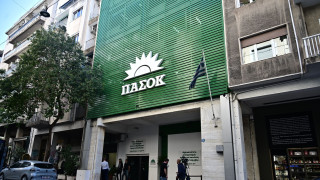 Σκληρή ανακοίνωση του ΠΑΣΟΚ με υπονοούμενα για σχέσεις του Αλέξη Τσίπρα με τη διαπλοκή