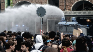 Στους δρόμους Ιταλοί φοιητές κατά της Μελόνι: Συγκρούσεις στο Τορίνο, ένταση στη Ρώμη