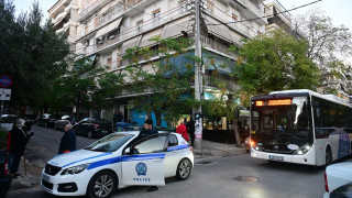 Συναγερμός στη Νίκαια για οπλισμό σε ταράτσα πολυκατοικίας: Εντοπίστηκαν χειροβομβίδες και όπλο