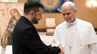 Σε συνεργασία με τη Ρωσία προτρέπει ο πάπας Λέων τον Ζελένσκι για την βοήθεια στην πόλη Ολέσκι