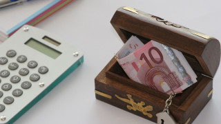 Νέο φορολογικό νομοσχέδιο: Πώς θα λειτουργεί ο εθνικός «Κουμπαράς», τι ισχύει με τα φιλοδωρήματα