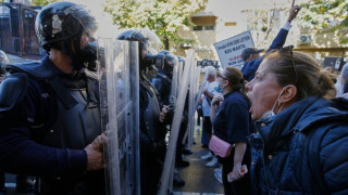 Αλβανία: Νέα επεισόδια μεταξύ ΜΑΤ και διαδηλωτών που προσπάθησαν να πλησιάσουν το γραφείο του Ράμα
