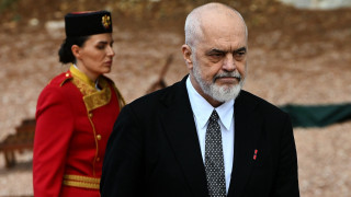 Αλβανία: Επεισόδια στη βουλή μεταξύ κυβέρνησης και αντιπολίτευσης - Μήνυμα Μερτς κατά της βίας