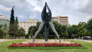 Νέες φυτεύσεις από τον Δήμο Αθηναίων στην πλατεία Κλαυθμώνος - 30 νέα δέντρα και 1.668 θάμνοι
