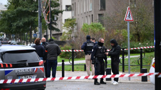 Στο σημείο των πυροβολισμών στο Παρίσι ο Μακρόν - Που στρέφονται οι έρευνες