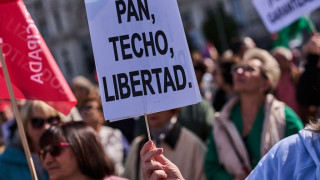 «Ψωμί, στέγη, ελευθερία» ζητούν Ισπανοί διαδηλωτές - Στους δρόμους για τις συντάξεις