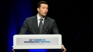 «Θα οδηγήσω τη Μαρίν Λεπέν στο Ελιζέ»: Επανεκλογή Μπαρντελά στην προεδρία του RN εν μέσω διαδηλώσεων