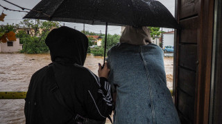 Η καταιγίδα «κατέβασε» τα καμένα στο Πόρτο Γερμενό - Φερτά υλικά στο δρόμο, λάσπη η θάλασσα