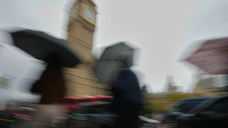 Κακοκαιρία στη Βρετανία: Ένας νεκρός από πτώση δέντρου στη Σκωτία - Πλημμύρες και ματαιώσεις πτήσεων