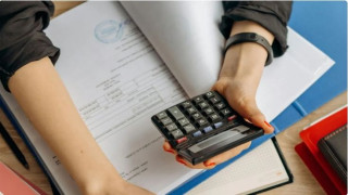 Πώς θα δηλώσουν τα αναδρομικά 55.000 συνταξιούχοι που θα λάβουν «ραβασάκια» - Εξόφληση σε 72 δόσεις