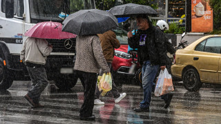Καιρός: Βροχές και καταιγίδες σε μεγάλο μέρος της χώρας - «Βουτιά» του υδράργυρου και 7 μποφόρ