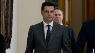 «Δεν αποτελεί υποχώρηση ή αποδοχή κατηγορίας» - Αποχώρησε από το Μαξίμου ο Μιχάλης Μπεκίρης