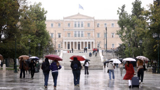 Βροχές στην Αττική μέχρι και την Τετάρτη - Αναβαθμίστηκε το έκτακτο δελτίο σε επικίνδυνα φαινόμενα