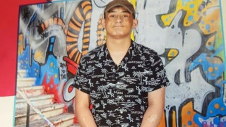 Από τη μάχη με τις φλόγες, σημαιοφόρος: «Νιώθω περηφάνια» - Η μητέρα του Στέφανου στο CNN Greece
