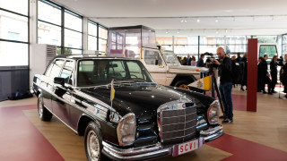 Το Βατικανό αποκαλύπτει το γκαράζ με τα Popemobile από το 1930 μέχρι σήμερα