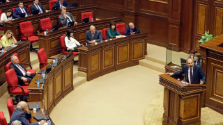 Ρινγκ έγινε για μία ακόμη φορά το κοινοβούλιο της Αρμενίας - Απίστευτες σκηνές σε ζωντανή μετάδοση