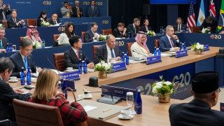 Στα παρασκήνια της Συνόδου της G20: Κανείς Ευρωπαίος δεν ήθελε κοινή φωτογραφία με τον Λαβρόφ