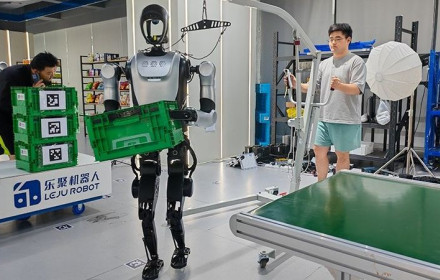 Η μεγάλη των… ρομπότ σχολή στην Κίνα – Εκπαιδεύονται σαν άνθρωποι