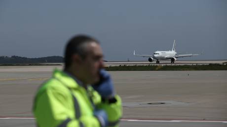 Οι εκπομπές διοξειδίου του άνθρακα ανεβάζουν το κόστος σε ευρωπαϊκά αεροδρόμια και αεροπορικές