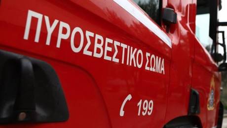 Φωτιά σε πυλωτή πολυκατοικίας στου Ζωγράφου - Εντοπίστηκε μπιτόνι με βενζίνη