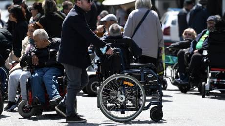 Έως 1.939 ευρώ τον μήνα για τον Προσωπικό Βοηθό - Ποιοι μπορούν να συμμετάσχουν