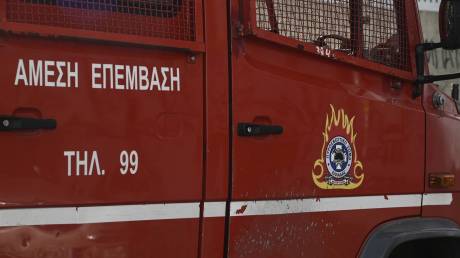 Πυρκαγιά σε πυλωτή πολυκατοικίας στο Γαλάτσι – Δύο άτομα στο νοσοκομείο με αναπνευστικά προβλήματα