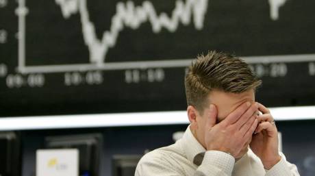 Οι αγορές σε ταραχή: Εκτοξεύονται οι τιμές πετρελαίου και ο χρυσός - «Βουτιά» στις μετοχές