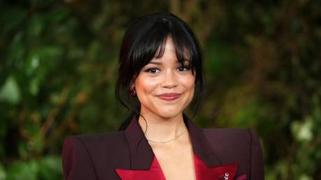 Τζένα Ορτέγκα και Τέιλορ Ράσελ πρωταγωνίστριες στο ριμέικ του θρυλικού φιλμ «Single White Female»