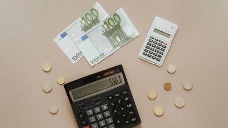 Στην «τσιμπίδα» της ΑΑΔΕ 1.400 επιχειρήσεις που «ξέχασαν» να δηλώσουν ΦΠΑ