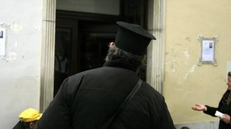 Συνελήφθη ιερέας για «revenge porn» στη Λάρισα: Η Ιερά Μητρόπολη τον απάλλαξε από τα καθήκοντα του