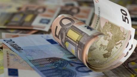 «Μποναμάς» 800 εκατ. ευρώ για οικογένειες και συνταξιούχους - Πώς θα μοιραστούν