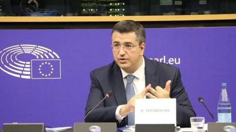 Τζιτζικώστας: «Πετύχαμε συμφωνία - ορόσημο για τα δικαιώματα επιβατών αεροπορικών μεταφορών»