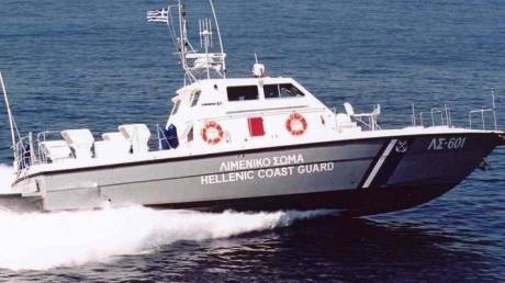 Εισροή υδάτων σε σκάφος βορειοανατολικά της Σύρου – Χωρίς κίνδυνο οι έξι επιβαίνοντες