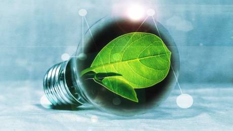 Χαμηλότερες τιμές και δωρεάν ενεργειακή αναβάθμιση για τα ενεργειακά ευάλωτα νοικοκυριά