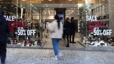 Μέχρι πότε ισχύουν οι χειμερινές εκπτώσεις - Ποιες οι υποχρεώσεις των επιχειρήσεων