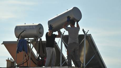 Προγράμματα «Εξοικονομώ» - «Αλλάζω θερμοσίφωνα»: Ένα στα είκοσι νοικοκυριά διεκδικεί ένταξη σε αυτά