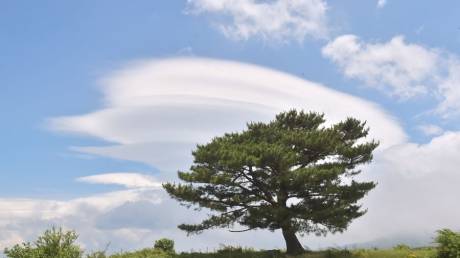 Σπάνια σύννεφα UFO στον ουρανό του Ηνωμένου Βασιλείου