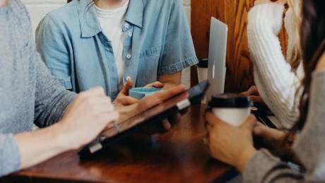 Μέχρι πότε γίνονται οι αιτήσεις για το Youth Pass: Tα βήματα για το voucher 150 ευρώ