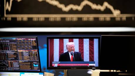 Η απειλή Τραμπ να πλήξει «εξαιρετικά σκληρά» το Ιράν κλονίζει τις παγκόσμιες αγορές