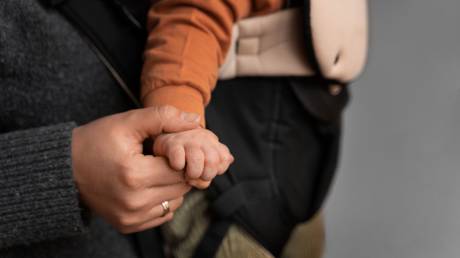 Στις 27 Απριλίου ανοίγει η πλατφόρμα για τις «Νταντάδες της Γειτονιάς»