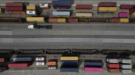 Bloomberg: Θα μείνουν στο 10% οι δασμοί για την ΕΕ - Η διαβεβαίωση των ΗΠΑ