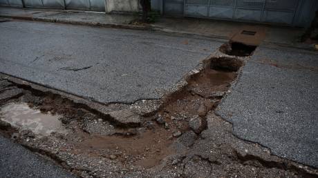 Νάξος: Κατέρρευσε τμήμα του δρόμου στον Άγιο Προκόπιο - Εκτεταμένες οι ζημιές