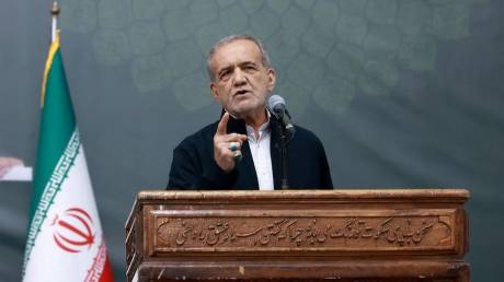 Ιρανός πρόεδρος: «Καταδικασμένη σε αποτυχία οποιαδήποτε απόπειρα να αναγκαστεί το Ιράν να παραδοθεί»